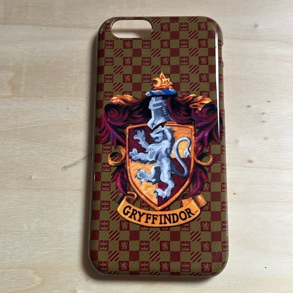 Warner Bros. Accessories - HARRY  POTTER GRYFFINDOR iPhone 6s,6 7 ,8 not plus see pics for Measurments